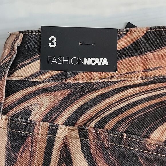 Fashion Nova Volcano Blows Straight Leg Jeans Womens Size 3 NWT - Picture 3 of 15